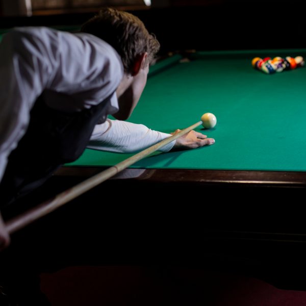 FAS_Pendezza_Come_tenere_la_stecca_da_biliardo_in_modo_professionale